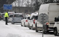 V niektorých častiach Slovenska napadne až 10 centimetrov snehu. V týchto okresoch dnes platia výstrahy
