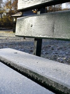 V noci udrie na Slovensku mráz, na pozore sa musí mať väčšina obyvateľov. Zverejnili mapu, kde hrozí nebezpečenstvo