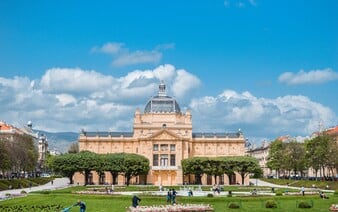 V obľúbenej chorvátskej destinácii vybuchla bomba. Hodili ju do kaviarne