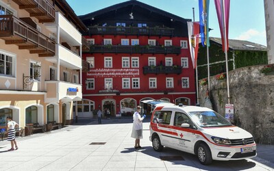 V oblíbené rakouské turistické obci se nakazilo 62 zaměstnanců hotelů