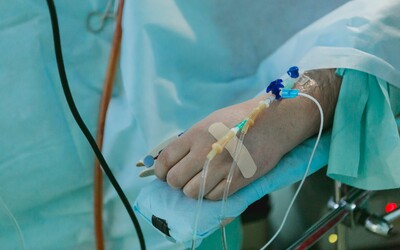 V pražské nemocnici leží už sedm let. Pacient neumí mluvit a nikdo nezná jeho jméno