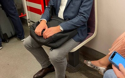 V pražském metru už se nebudeš dotýkat koleny s ostatními cestujícími. Dopravní podnik mění směr sedaček