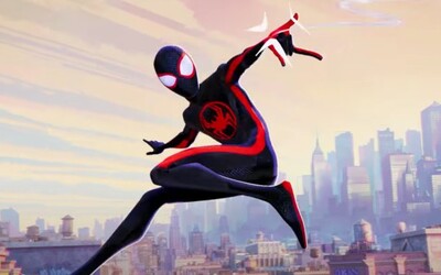 V prvom traileri na Spider-Man: Across the Spider-Verse naháňa Milesa a Gwen armáda Spider-Manov
