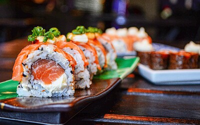 V reštaurácii zabíjalo „špeciálne“ sushi. Na prvý pohľad neškodná ingrediencia v USA usmrtila 2 zákazníkov a otrávila 40 ľudí