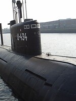 V ruské ponorce, kde požár zabil 14 námořníků, byl jaderný reaktor. Úřady tvrdí, že ho oheň nijak nepoškodil