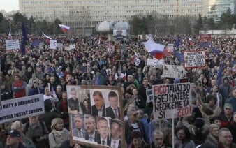V slovenských mestách sa znova konajú protesty. Dôvodom je aj takzvaný „ruský zákon“