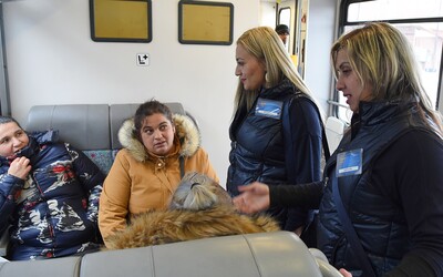 V slovenských vlakoch pribudnú rómski asistenti. Budú pomáhať cestujúcim a zabraňovať konfliktom