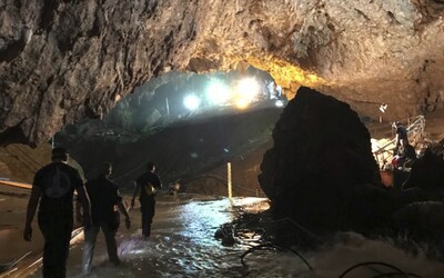 V tatranské jeskyni uvízli dva speleologové. Záchranáři se s nimi už den snaží navázat kontakt