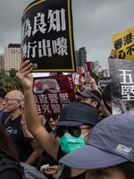 V ulicích Hongkongu demonstrovalo až 1,7 milionu lidí. Bojují za podporu demokracie