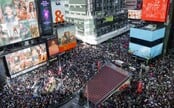 V ulicích proti Trumpovi protestovalo téměř sedm milionů lidí. Jde o jedny z největších demonstrací v USA