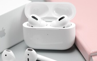 V záhyboch AirPods sa usádza špina, pot a baktérie. Toto sú 4 jednoduché kroky, ako si dôkladné vyčistíš slúchadlá