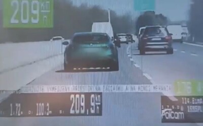 VIDEO: 24-ročný vodič sa preháňal po D1 rýchlosťou 210 km/h. Polícia prezradila, ako si s ním poradili