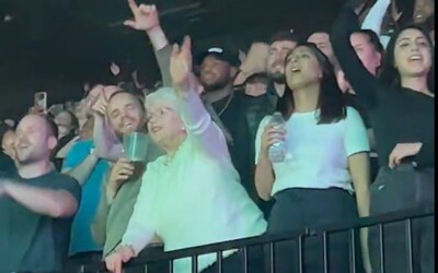 VIDEO: 64-ročná babka na koncerte 50 Centa dokazuje, že vek je len číslo 
