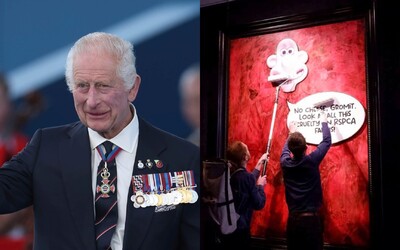VIDEO: Aktivisti polepili nový oficiálny portrét kráľa Karola III. Nepáči sa im kruté zaobchádzanie so zvieratami