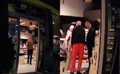VIDEO: Andrej Danko sa na pumpe pochytil so zákazníkom. Zasahovať musel jeho ochrankár