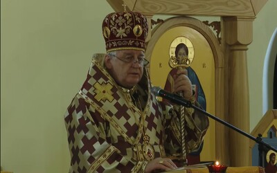 VIDEO: Arcibiskup Babjak na pohrebe karhal zosnulého farára. Vyčítal mu, že neveril zdravotníkom, a preto zomrel na koronavírus