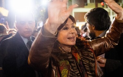 VIDEO: Atentátník v Argentině mířil levicové viceprezidentce do obličeje. Zachránilo ji selhání pistole