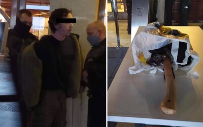 VIDEO: Bratislavčanovi, ktorý nakráčal so sekerou do Národnej rady, hrozí 8 rokov. Mal pri sebe papieriky s menami poslancov