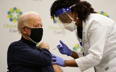 VIDEO: Příští americký prezident Joe Biden se nechal živě očkovat proti koronaviru