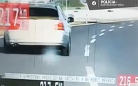 VIDEO: Cestný pirát na BMW uháňal po diaľnici D4 rýchlosťou 214 km/h. Zaplatil pokutu a mohol ísť ďalej