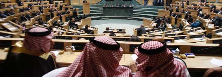 VIDEO: Členové jordánského parlamentu se poprali kvůli slovu „Jordánka“ v ústavě. Chtěli jej přidat kvůli rovnosti pohlaví 