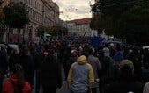 VIDEO: Dav demonštrantov v Bratislave pochoduje pred parlament