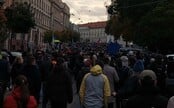 VIDEO: Dav demonštrantov v Bratislave pochoduje pred parlament