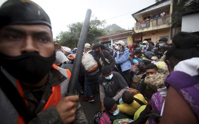 VIDEO: Dobili ho kameňmi a mačetami. Rozvášnený dav v Hondurase brutálne zavraždil Taliana