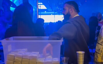 VIDEO: Drake vyrazil do strip klubu s bednou plnou bankovek. Měl v ní 250 tisíc dolarů