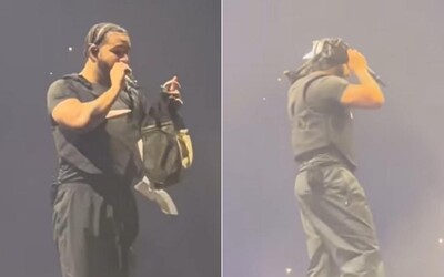 VIDEO: Drakeovi na pódiu opäť pristála obrovská podprsenka, fanúšička ju ukradla svojej matke. Raper ju použil ako šatku
