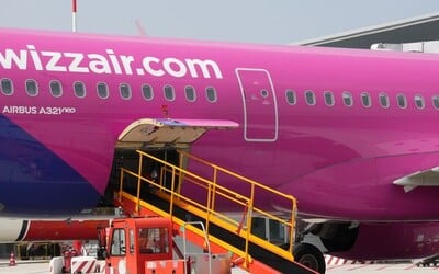 VIDEO: Dráma na pražskom letisku. Lietadlo pri pristávaní narazilo zadnou časťou do dráhy