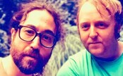 VIDEO: Duo Lennon a McCartney v mladší verzi. Poslechni si společný song synů slavných Beatles