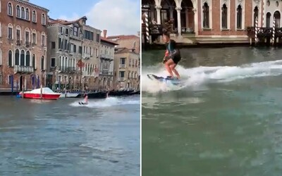 VIDEO: Dvaja turisti jazdili v Benátkach na elektrických surfoch. Zatkli ich, dostali pokutu a vzali im surfy