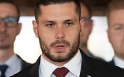 VIDEO: Glück má plán na zníženie počtu krádeží. Zlodejov chce obliekať do bundy „Kradol som“