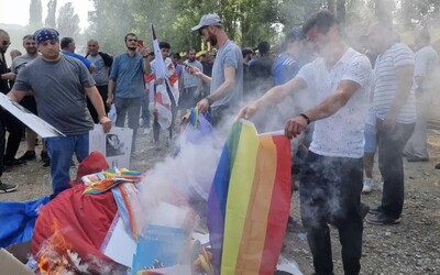 VIDEO: Gruzínský Pride narušili demonstranti. Účastníky akce musela evakuovat policie
