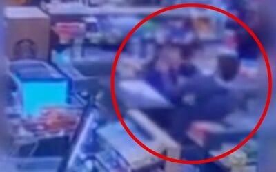 VIDEO: Hádka v bratislavských potravinách skončila bitkou. Zadržanému mužovi hrozí až trojročný trest
