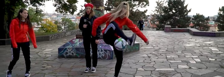 VIDEO: Holky vs. kluci ve fotbale: Kdo je lepší? V Praze jsme se lidí zeptali, co si myslí o ženském fotbalu