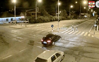 VIDEO: Hrozivá nehoda v Brně. Řidič v plné rychlosti srazil dívku na přechodu