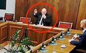 VIDEO: Huliak v parlamente zdvíhal ruku gestom, ktoré pripomína nacistický pozdrav