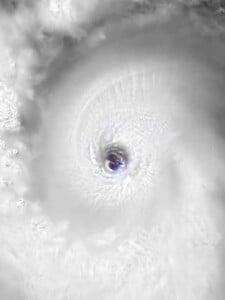 VIDEO: Hurikán Beryl sprevádza vietor s rýchlosťou 260 km/h. Môže spôsobiť katastrofu obrovských rozmerov 