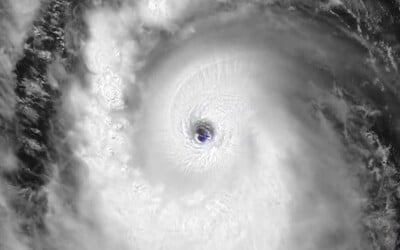 VIDEO: Hurikán Beryl sprevádza vietor s rýchlosťou 260 km/h. Môže spôsobiť katastrofu obrovských rozmerov 