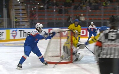 VIDEO: Iba 14-ročná slovenská hokejistka Nela Lopušanová šokovala Švédky parádnym gólom, na ktorý by si trúfol málokto