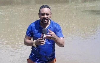 VIDEO: Internetem koluje děsivá reportáž. Novinář točil o pohřešované dívce, během vysílání našel její tělo