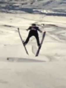 VIDEO: Japonský skokan na lyžiach prekonal svetový rekord. Po odraze letel skoro 300 metrov