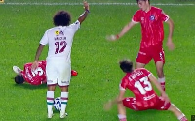 VIDEO: Jedno z najdesivejších futbalových zranení histórie. Po zákroku Marcela kričal jeho súper v bolestiach