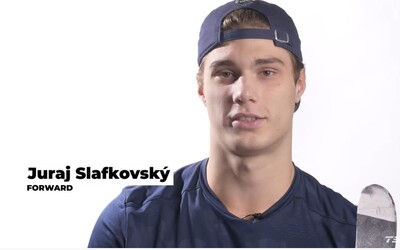 VIDEO: Juraja Slafkovského hráči Montrealu stále nepridali do skupinového chatu. Odpustím mu milión chýb, tvrdí tréner