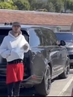 VIDEO: Justin Bieber sa pustil do paparazza. Vadilo mu, že mu poďakoval za pózovanie, aj keď nepózoval