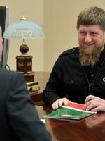 VIDEO: Kadyrov je hrdý na patnáctiletého syna Adama. Ten zmlátil vězně obviněného z pálení koránu