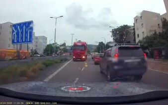 VIDEO: Kamión sa rútil v protismere cez Bratislavu. Za volantom sedel 70-ročný Srb