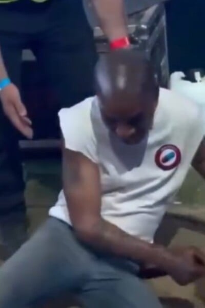 VIDEO: Kid Cudi si pri skoku z pódia na Coachelle zlomil nohu. Toto sa stane, keď si 40-ročný muž myslí, že ma stále 26, žartuje